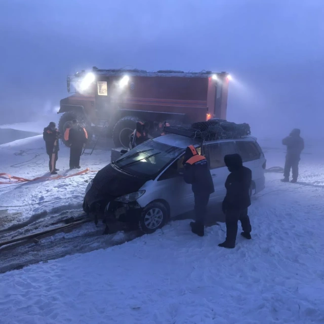 Родные водителя, автомобиль которого утонул с пассажирами в Якутске, объявили сбор денег на адвоката