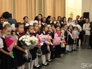 Кирилл Бычков поздравил учащихся школы № 1 Якутска с 1 сентября