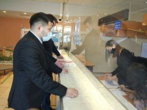 Евгений Григорьев подал документы в городской избирком на регистрацию в кандидаты главы Якутска