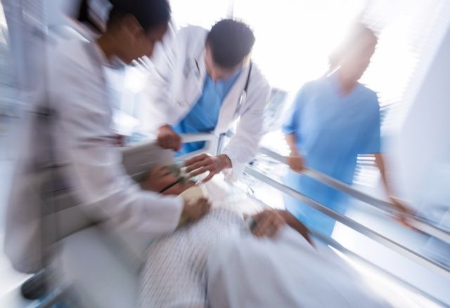 В Якутске с тяжкими телесными повреждениями госпитализирован мужчина