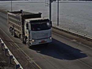 В Якутии выявляют водителей за сокрытие госномеров при перегрузе