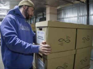 Гуманитарный груз, отправленный Якутией, раздают жителям Луганской народной республики