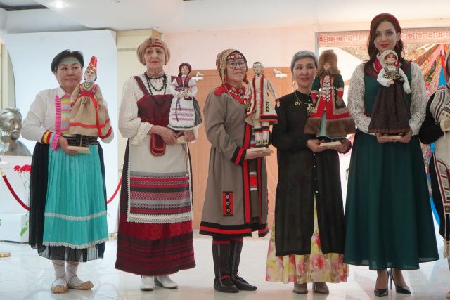 В Доме дружбы народов открылась выставка «Куклы народов Якутии»