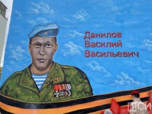 «Папа теперь в мультике»: в Якутске появился мурал с изображением участника СВО Василия Данилова