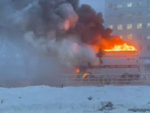 В Якутске на Стадухина загорелась машина скорой помощи