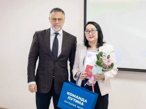 Кирилл Бычков наградил лауреатов премии «Команда Путина»