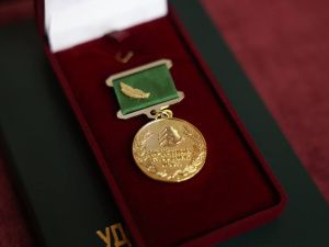 Айсен Николаев вручил государственные награды работникам лесной охраны Якутии