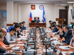 В Правительстве Якутии рассмотрели вопрос завершения строительства проблемных многоквартирных домов