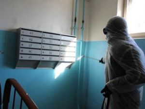 Очередная санобработка подъездов жилых домов прошла в Якутске