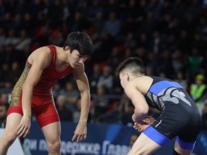 Тринадцать борцов из Якутии прорвались в полуфинал Коркинского турнира