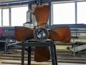 Работа не для слабаков: как вымораживают и ремонтируют речные суда в Якутии