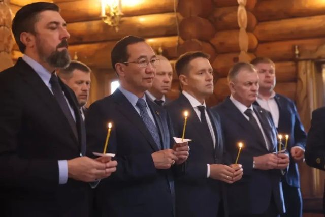 Светлая память: Глава Якутии принял участие в литии по погибшим работникам угледобывающих предприятий