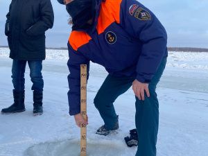 Представители Управтодора Якутии и МЧС России декабря провели обследование зимней переправы