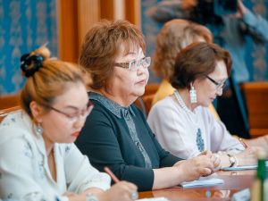 Айсен Николаев провел встречу с лидерами женских общественных организаций республики