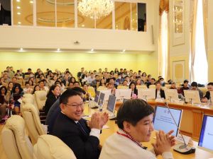 Молодым учёным, специалистам и студентам вручены гранты главы Якутии