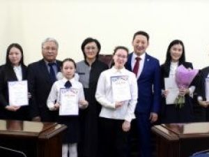 В Якутске чествовали победителей муниципального этапа Всероссийской олимпиады школьников