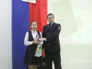 В честь Дня защитника Отечества школьникам вручили паспорта