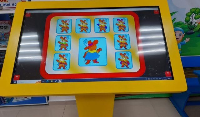В детской библиотеке Алдана появился интерактивный стол