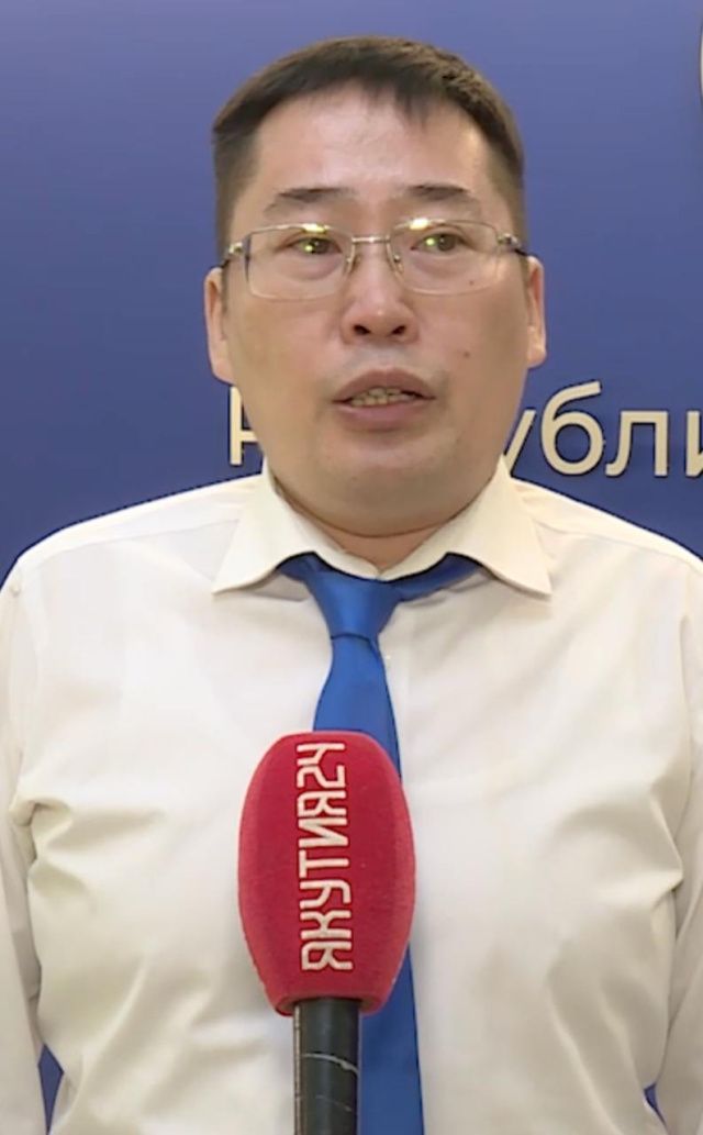 Якутского чиновника вновь поймали на нарушении закона при оказании мер социальной поддержки, и вновь наказали предупреждением