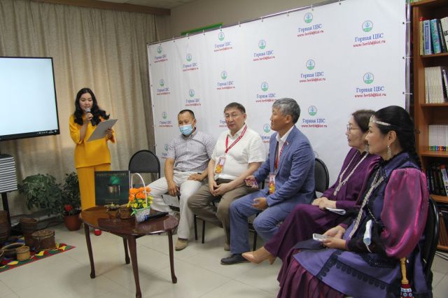 В рамках культурной программы Игр Манчаары состоялась презентация альбома-каталога "Раритеты Якутии"