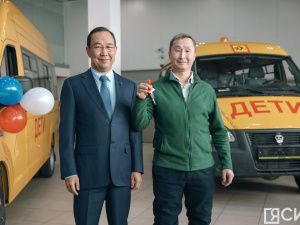 Двадцать новых автобусов передали школам и колледжам в Якутии