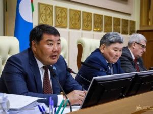 Фокус от Минфина Якутии: как сокращать расходы, уверяя, что ничего не сократили