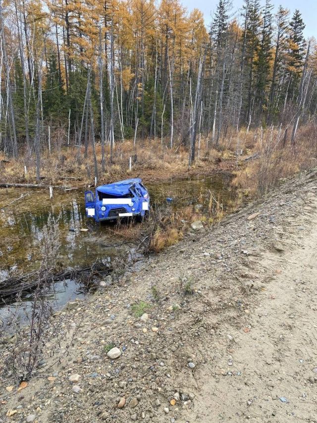 В Кобяйском улусе пьяный водитель решил отвезти знакомую на служебной машине и попал в ДТП