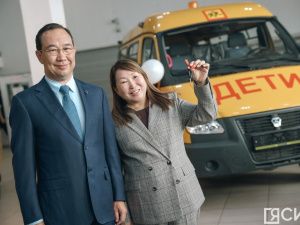 Двадцать новых автобусов передали школам и колледжам в Якутии