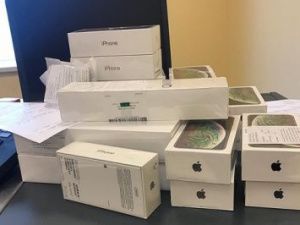 Менеджер магазина в Якутске украл айфонов на 800 000 рублей