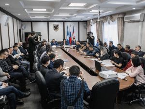 Сардана Авксентьева решает злободневную проблему Якутска