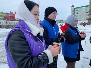 В Якутске организован стихийный мемориал в память о жертвах теракта