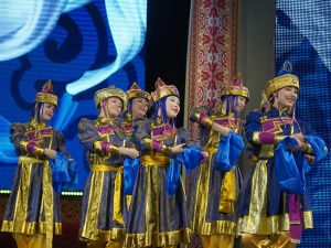 Ансамбль «Сюрприз» представил программу «Узоры единства»