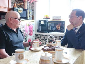 Глава Якутии поздравил  Героев России Игоря Юргина и Николая Соболева с вручением медалей «Золотая Звезда»