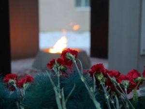 В День Героев Отечества сотрудники МВД Якутии возложили цветы к мемориалу «Павшим за справедливость»