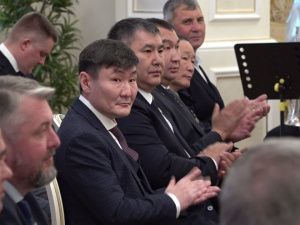 Министр транспорта России наградил дальнобойщиков Якутии