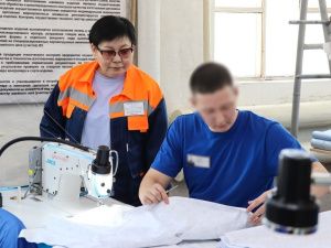 Постельное бельё, мебель и шкафчики с электронными замками: что производят в колонии № 1 в Якутске
