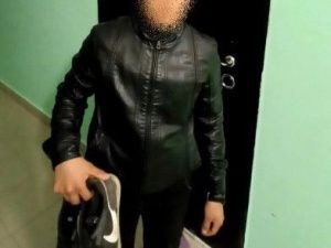 В Чурапче мужчина украл из подъезда жилого дома кроссовки стоимостью 8500 рублей