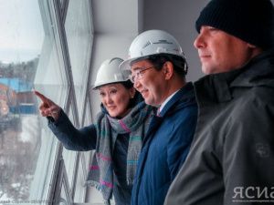Глава Якутии проверил ход строительства социальных объектов в столице
