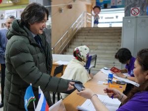 Первый вице-премьер Якутии Джулустан Борисов проголосовал на выборах Президента РФ