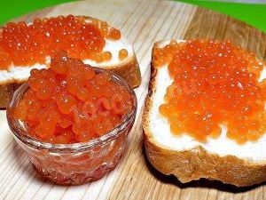 Полицией г. Якутска установлен подозреваемый, продававший имитированную икру под видом настоящей