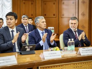 В День учителя Глава Якутии наградил выдающихся педагогов и наставников республики