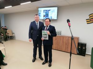 В Якутии презентовали второй сборник рассказов участников СВО «Нет уз святее товарищества»