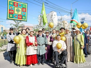 В Якутске порядка 2 тысяч человек объединило шествие-парад в День семьи, любви и верности