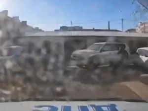 В Якутске 15-летний подросток пытался скрыться от полиции на отцовском внедорожнике