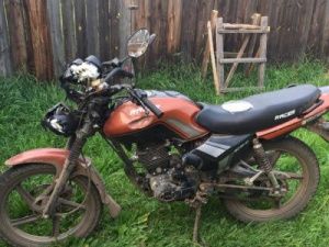 В Якутии сестра попросила брата научить ее управлять мотоциклом: оба попали в больницу