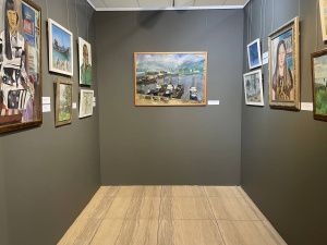 Вдохновляют скалы: в Якутске открылась выставка художника Ирины Мекумяновой