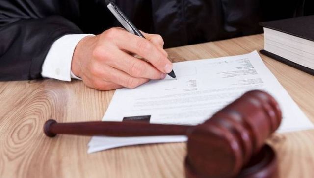 Жительница Якутии заплатит 15 тысяч за применение насилия в отношении судебного пристава