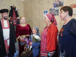 С Днём Победы! Ветерана-долгожительницу Якутска поздравили с наступающим праздником