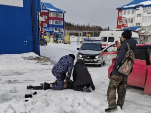 Невменяемый мужчина хотел убить директора алданского лагеря