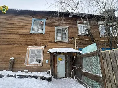 Труп мужчины нашли в уличном туалете на 17-м квартале в Якутске
